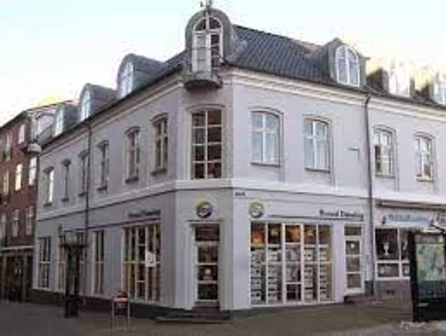 Hyggelig 2 værelses lejlighed med altan i Viborg Midtby