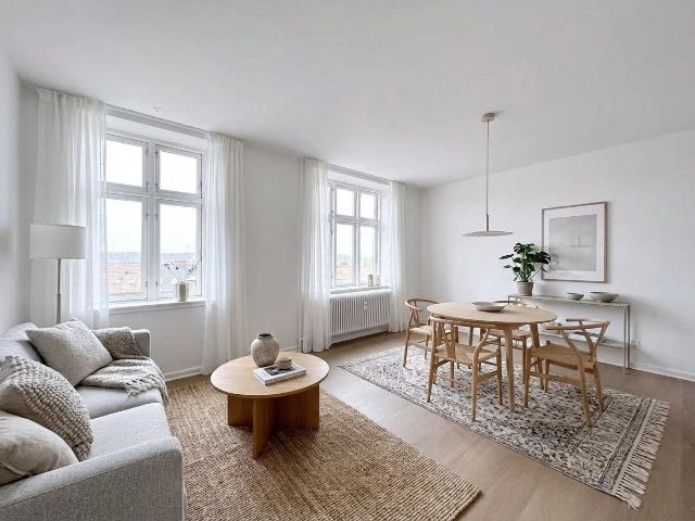 Hyggelig lejlighed med bynær placering
