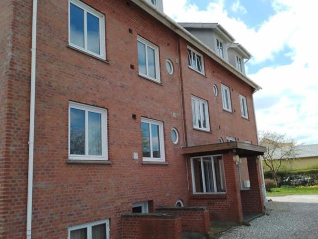 Hyggelig lys 3 værelse beliggende midt i byen