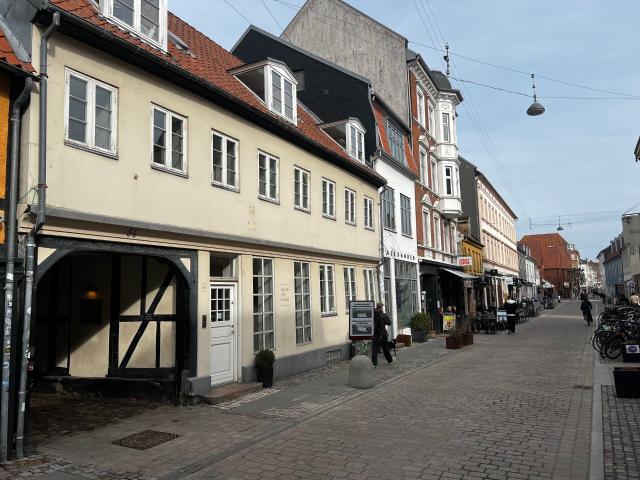 Hyggeligt lyst kontor/klinik Vestergade 56