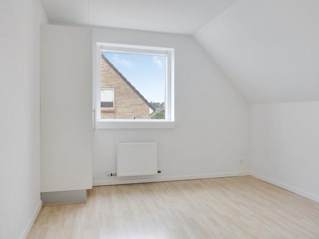 Familievenligt rækkehus med have og terrasse