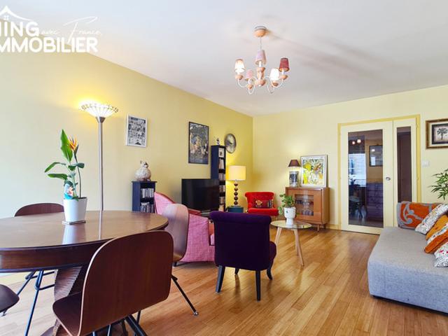 Hyper centre, appartement 2 chambres, terrasse et stationnement: rare à 1 minute de la Brèche
