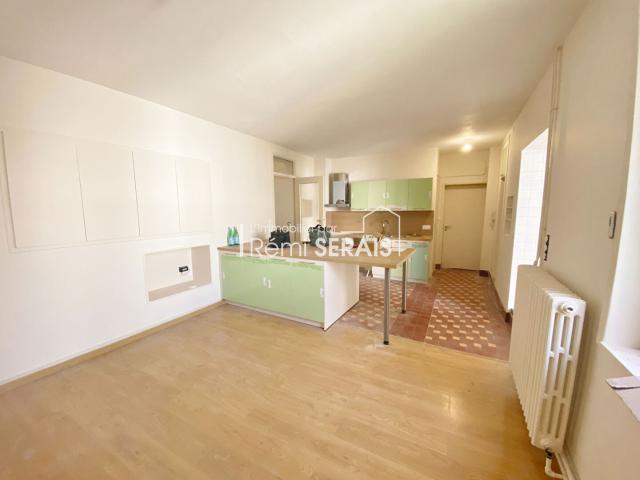 HYPER CENTRE ARGENTAN Appartement de type F4 avec cour en travaux