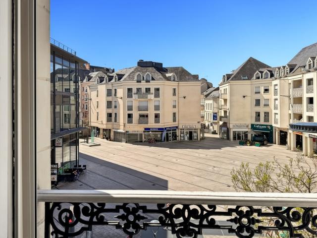 HYPER CENTRE D’ANGERS – T2 lumineux traversant avec VUE DÉGAGÉE sur l'esplanade Fleur d'eau