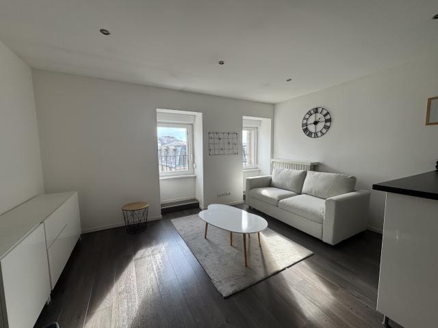 HYPER CENTRE DERNIER ETAGE SPLENDIDE 2 PIECES STANDING