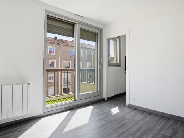 HYPER CENTRE T2 BALCON PISCINE INTERIEURE ET SALLE DE SPORT