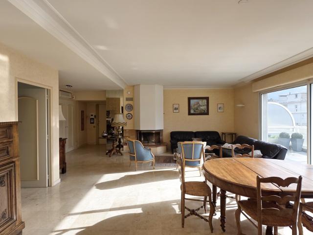 Hyper centre Très beau duplex 200m2 avec terrasse et garage