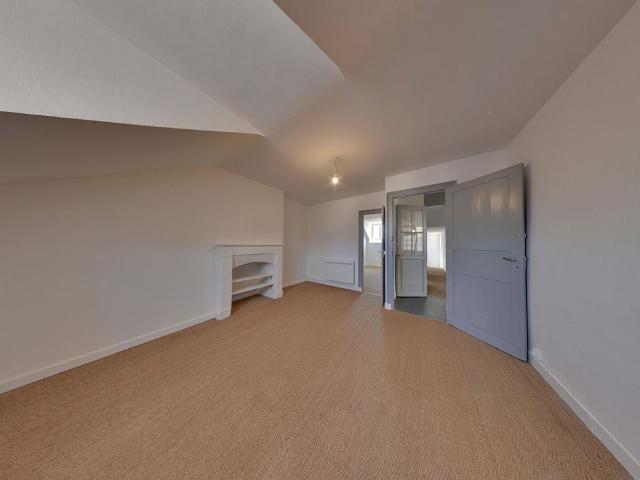 Hyper Centre Ville Quartier BOSQUET/LOUIS BARTHOU, en Dernier Etage, T4 102 mÂ² petite copropriÃ©tÃ©/rue piÃ©tonne