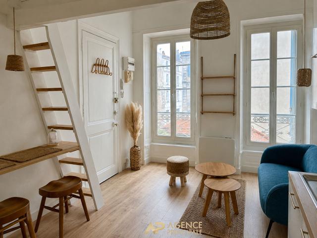 Hypercentre La Rochelle Studio coup de coeur entièrement rénové
