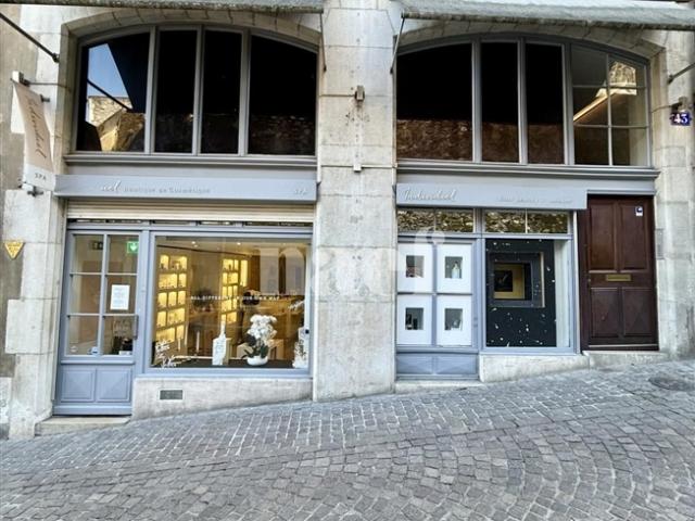 Hyperzentrum – Wunderschöne Arkade mit 135 m²