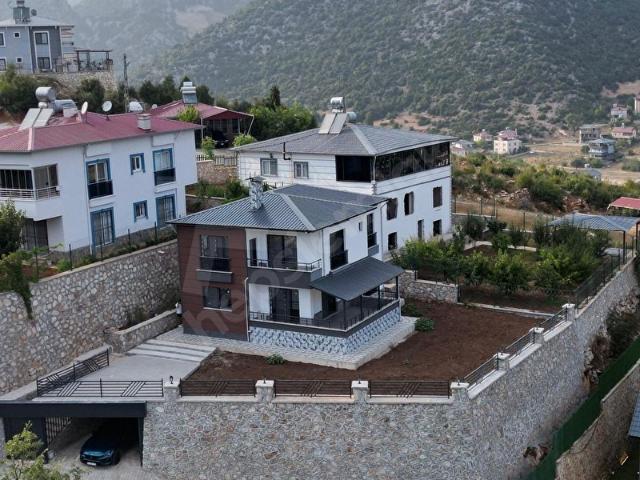 ÇİMENDEN BEKİRALANINDA LÜX SATILIK VİLLA
