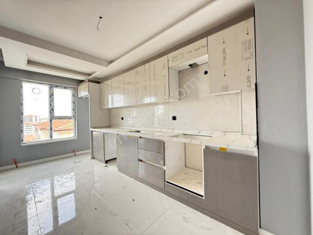 İmparator | Şehir Manzaralı / Ara Katta / Kök Tapu / 140m²/ 3+1
