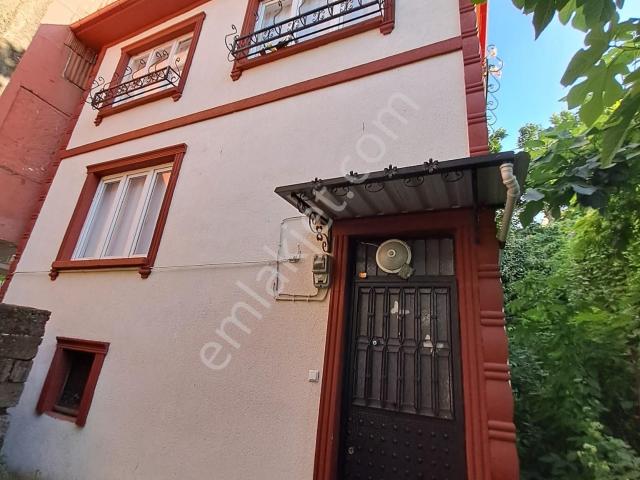 İnanç Emlaktan Gemilerçekeğinde 3 Katlı 4 +1 Eşyalı Tripleks Satılık Daire