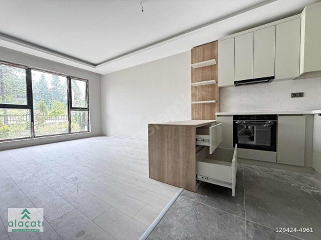 İNCEK'TE 7&24 GÜVENLİKLİ SİTE'DE ÖN CEPHE CAM BALKONLU SIFIR 1+1