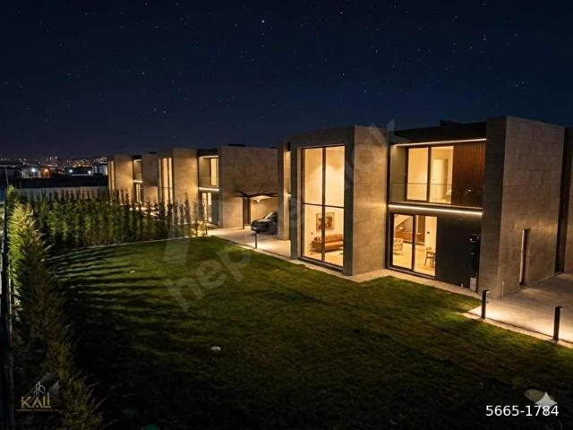 İncek'te Site İçi 1000 m2 arsa üzerine kurulu Villa KALİ A.Ş