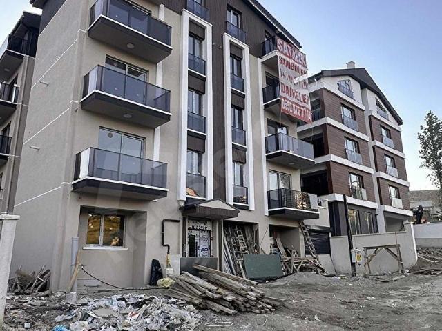 İncek'te EMSALSİZ Bahçe kullanımlı 1+1 Kapalı otoparklı