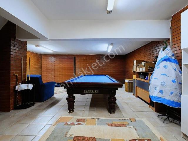 İncek'te Merkezi Konumda 5+2 300 M2 Bakımlı Masrafsız Villa