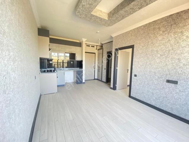İncek'te Ön Cephe Vadi Manzaralı Cam Balkonlu Lüks Kiralık 1+1