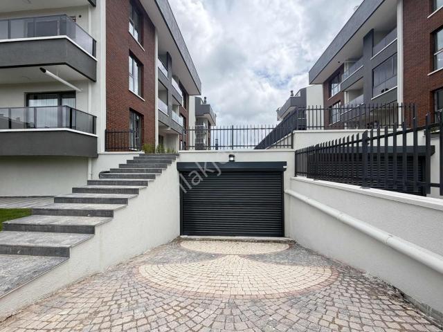 İncek'te Site İçi Ara Kat Kapalı Otoparklı Kiralık 1+1