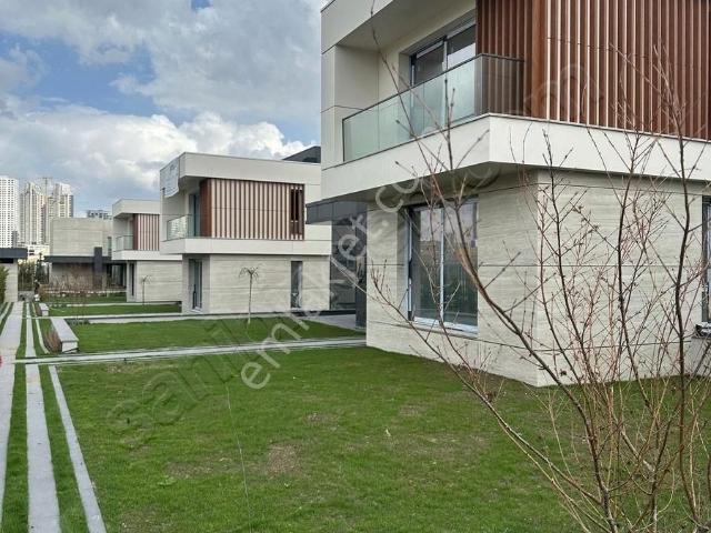 İncek' De En Gözde Sitesinde 5+2 Luxury Triplex Villa Fırsatı