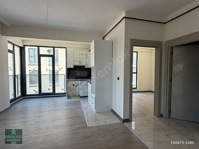 İNCEK KIZILCAŞAR DA ARAKAT BALKONLU SATILIK 1+1 DAİRE