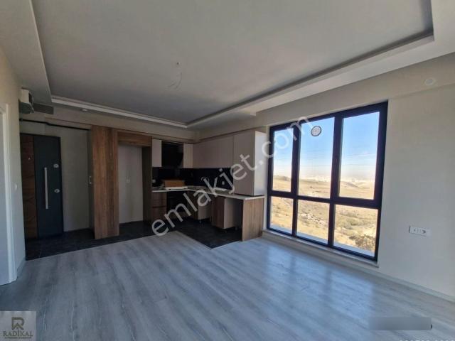 İncek Mahallesi Vakıflar Caddesinde Ara Katta Kiralık 1+1 Sıfır Suit Daire.