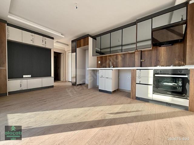 İNCEK TAŞPINAR'da ARA KATTA CAM BALKONLU LÜKS 1+1 SATILIK DAİRE