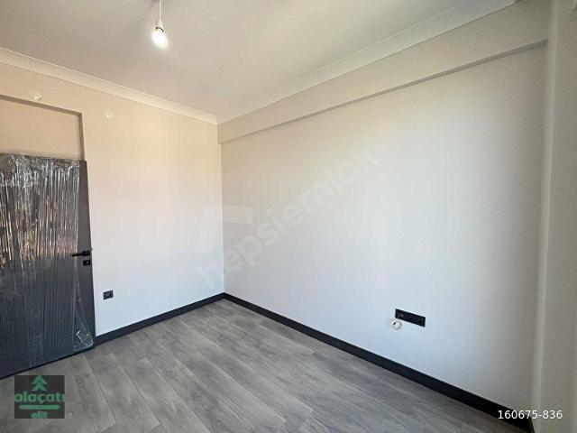 İNCEK TAŞPINAR'DA SATILIK 2+1 DAİRE ARAKAT CADDE ÜZERİ