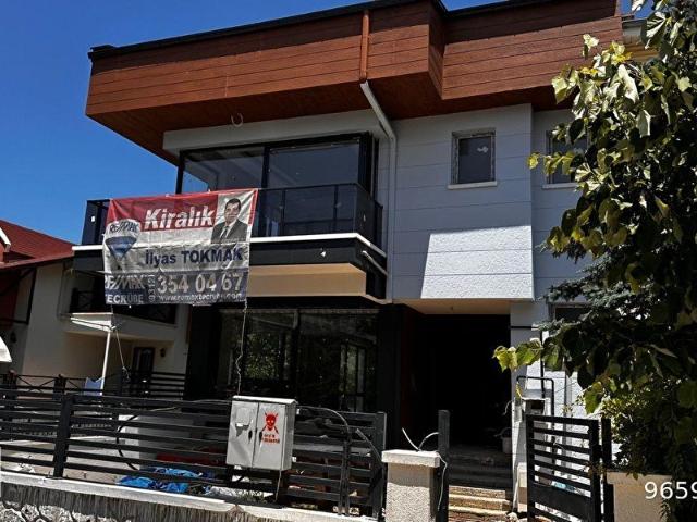 İNCEK'DE YENİ BİNA TİCARİ İŞLETMEYE UYĞUN KİRALIK 5+2 TRİPLEX