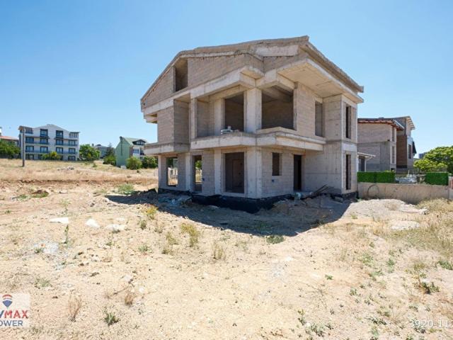 İncekin prestijli konumunda, LÖSANTE Yakını 7+1 Tripleks villa