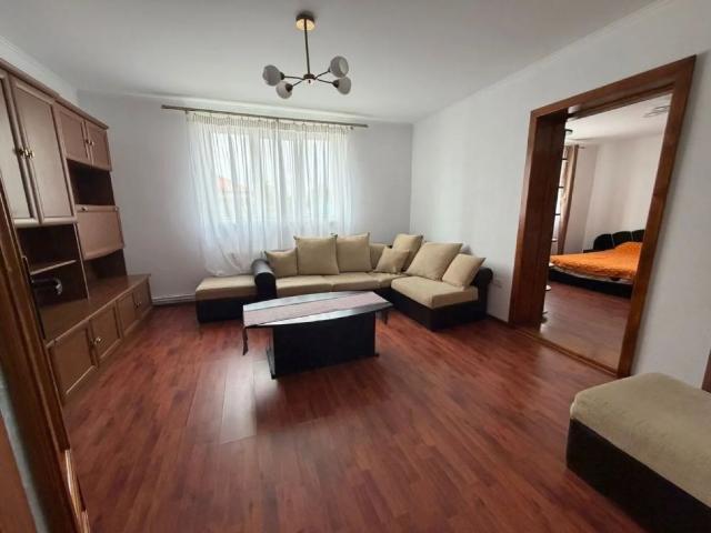 Închiriez casă individuală spațioasă 5 camere 200mp compusă din 2 apartamente cu intrare separată