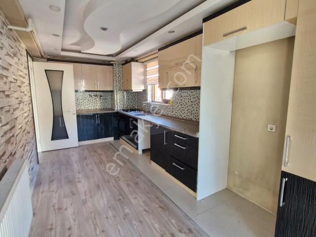 İncilipınar Da 3+1,140 M2 Boş Satılık Ara Kat Daire.