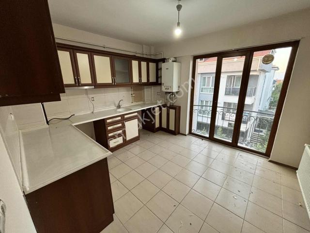 İncilipınar'da 2 Oda 1 Mutfak.oda1=10m² Oda2=7m² Mutfak 16m²