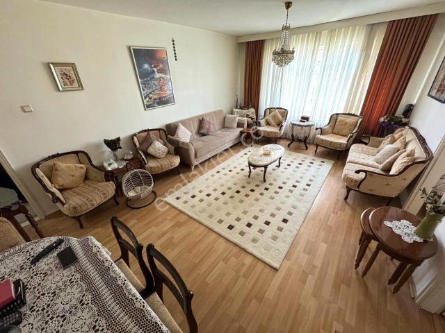 İncirli Cad Üzeri 1.kat 3+1 Ön Cephe 130 M2 Satılık Daire