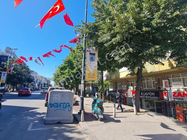 İncirli Caddesi Üzerinde 130m2 4 Bölümlü Asansörlü Otoparklı