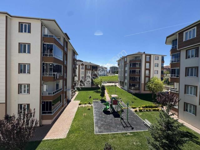 İnegöl Alanyurt Yeni Mah'de, Site İçi, 140m2, 3+1, Satılık Daire