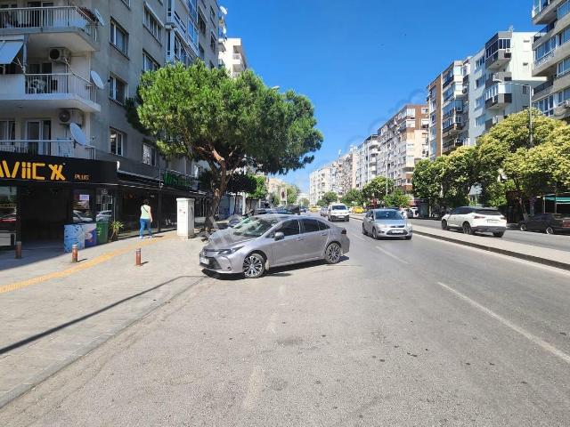 İnönü Cad.de Metro Yakını Asansörlü,otoparklı 4+1 Satılık Daire