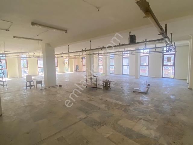 İnönü Cad.üzeri Üçyüzlü Meydanda 240 M2 2.kat Kiralık İş Yeri
