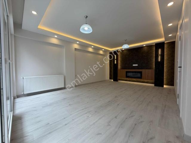 İnönü Cad Ykn 3+1 Arakat Tadilatlı 115m2 Satılık Daire