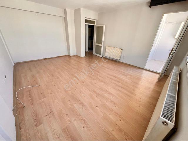İnönü Caddesi Paralelinde Hakimevlerinde 3+1 120m2 Arakat Daire