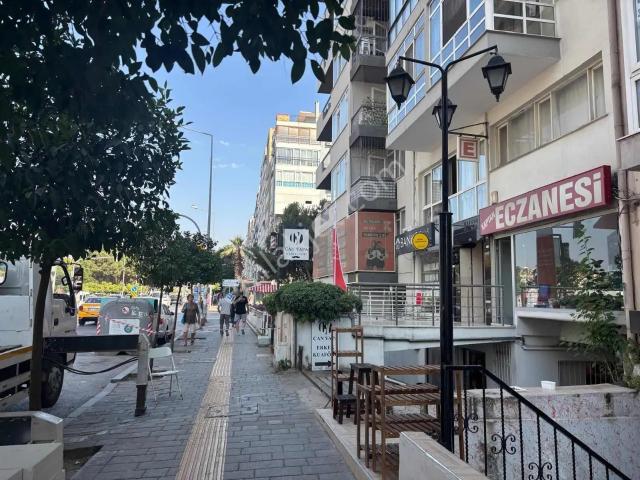 İnönü Caddesinde Göztepe Stadı'nın Karşısında 3+1 Yüksek Giriş