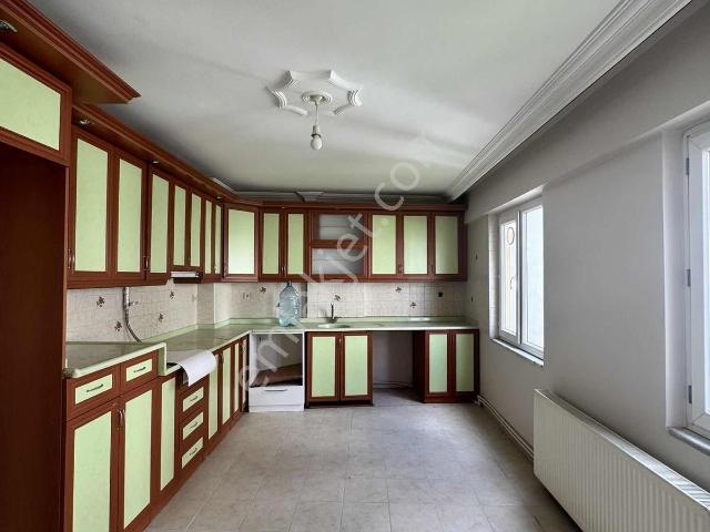 İnönü Mah. Sgk Arkasında 3+1 160 M2 Kiralık Arakat Daire