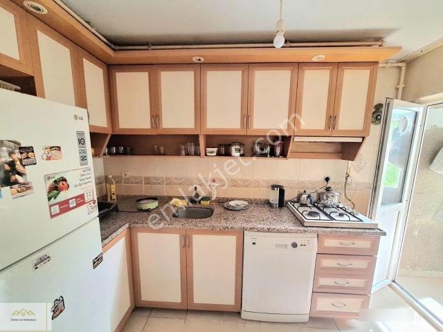 İnönü Mahallesi Özlem Sitesi'nde 2+1 Ara Kat Satılık Daire