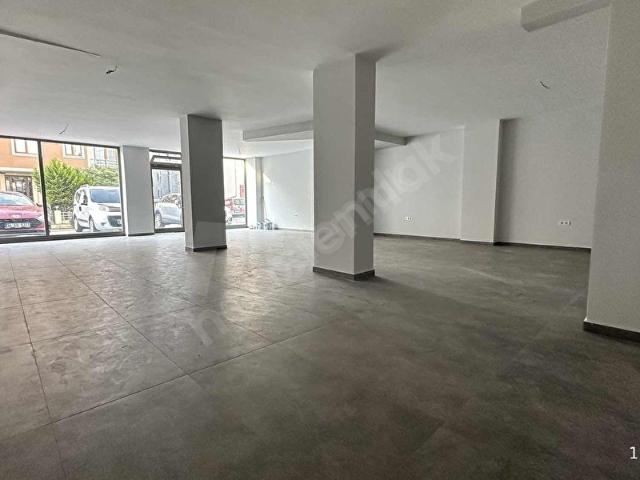 İnönü Mahallesinde Caddeye Çok Yakın Önü Açık Otoparklı
