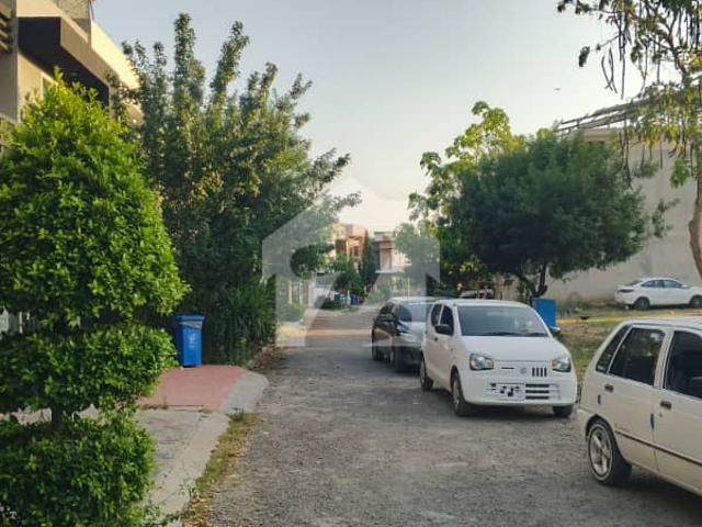 I Am Selling 10 marla Residencial Plot In Block I, Gulberg Residencia Islamabad