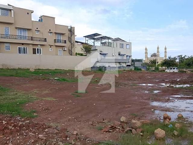 I am selling 1kanal Residencial plot in Block J, Gulberg Residencia Islamabad