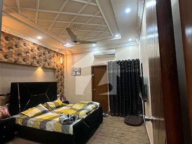 I am selling 8 marla slightly used house in bahria orchard lahore. Phase 2 j block. The price 230 is almost final a little bit negotiable with token
