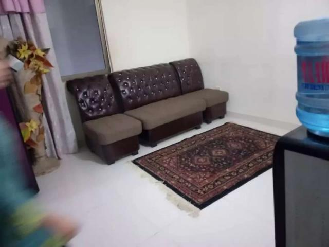 I am selling a first floor flat with 2 rooms and lounge Karachi Yaseenabad ID 17994