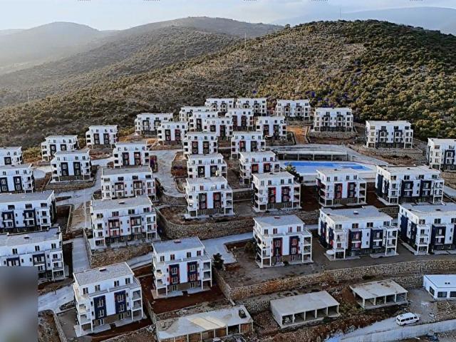 İASOS MARİN EVLERİ SATILIK BAHÇE KATI 2+1