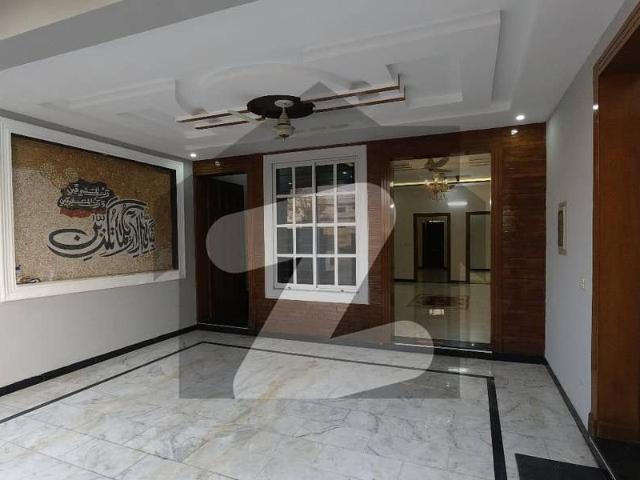 I Block 10 Marla Corner Main Boulevard Spacious House Available For Sale